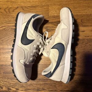 Nike Air Pegasus. Men’s size 10. Off white and navy.